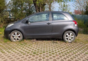 Toyota Yaris 110.000 km 900 &euro; Erfurt 99084