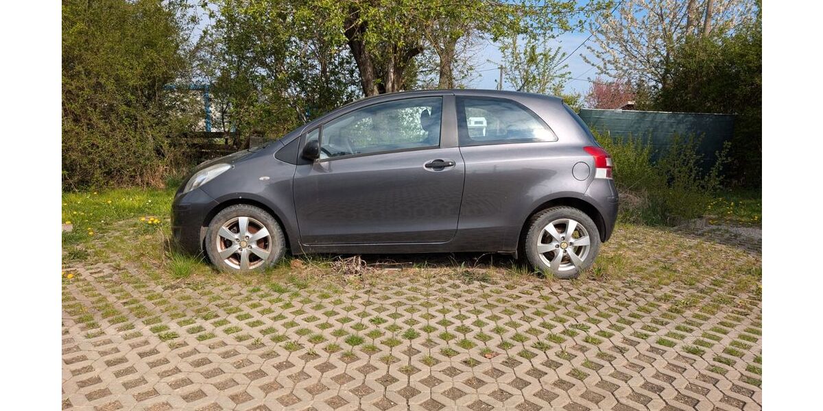 Toyota Yaris 110.000 km 900 &euro; Erfurt 99084